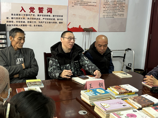 宣化区残联到天泰寺街按院社区开展“书香有爱 文化助残”暨残疾人励志故事分享会 (2).jpg
