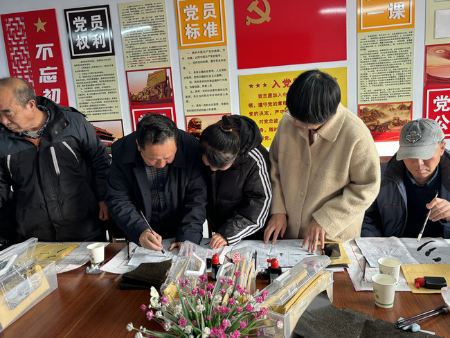 宣化区残联在工业街圃园街社区开展“书法进社区 墨香暖人心”书法体验活动 (2).jpg